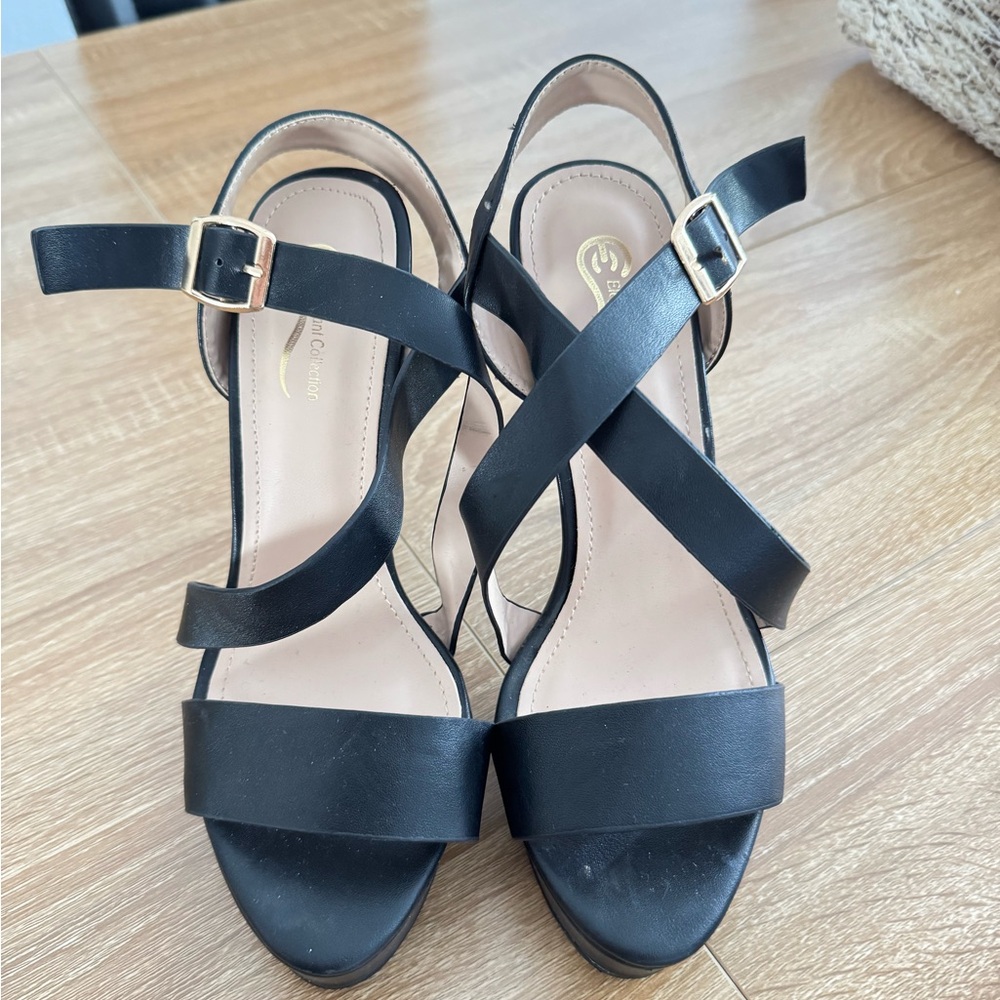 Elegant Black Cross-Strap Sandals